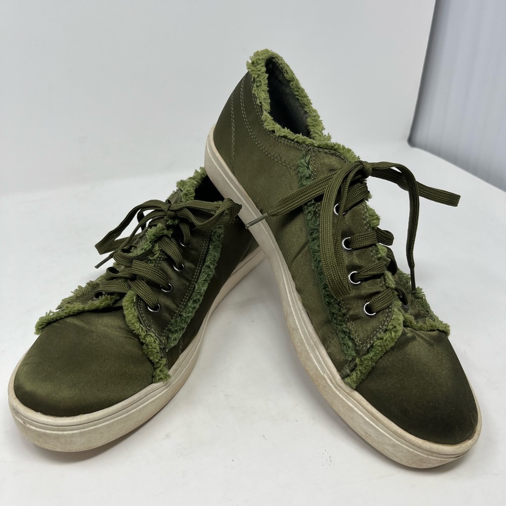Cape Robbin Dolly  Green Satin Lace Up Sneaker Used Great Condition GHP2.